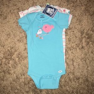 Gerber 3m Baby girl bodysuit / onesie